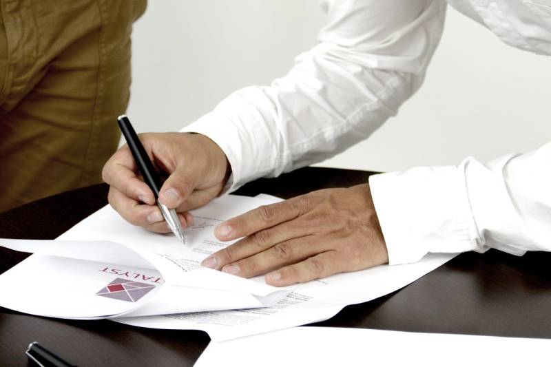 Le contrat conclu hors établissement doit indiquer le délai de livraison